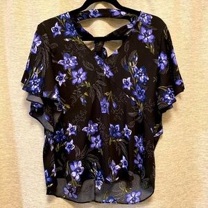 RW&Co. Floral Blouse- with back tie New, No tag, Never worn- Size- medium